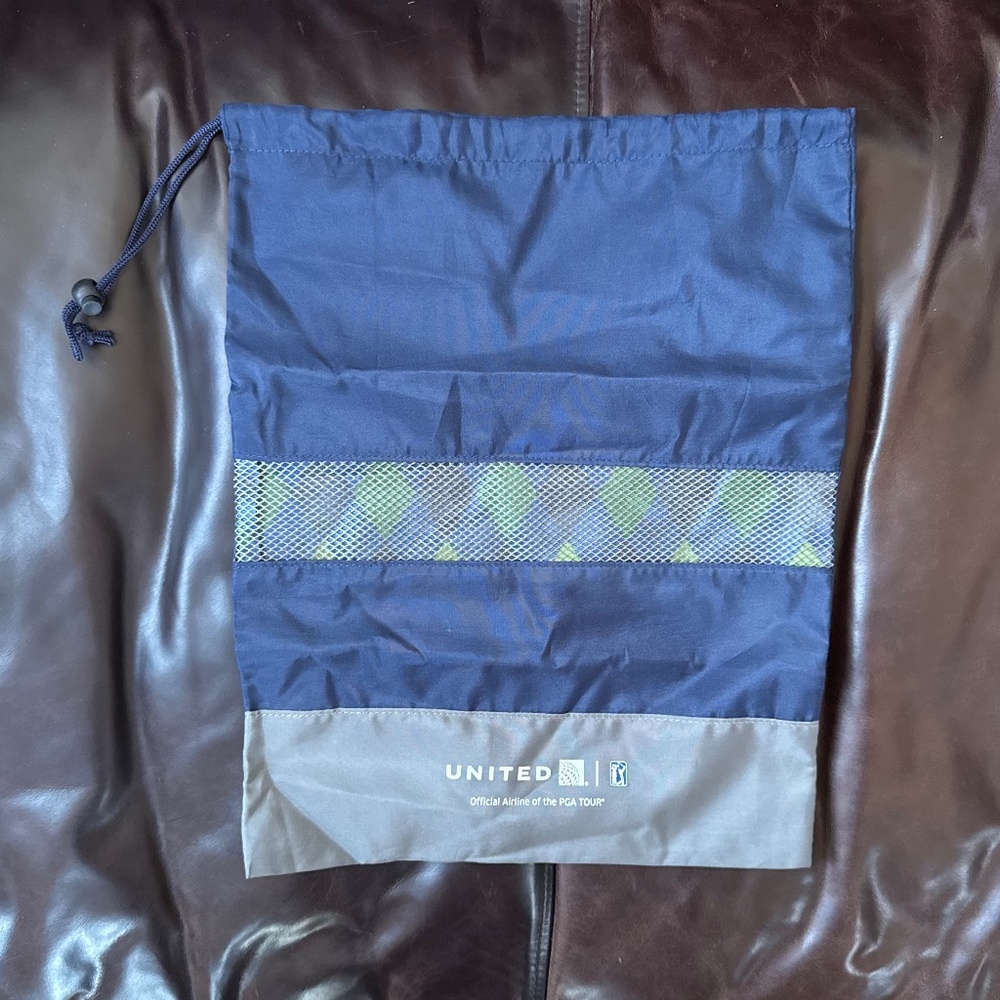 UNITED AIRLINES x PGA NWOT Business First Class Empty Amenity Bag in Blue Silver